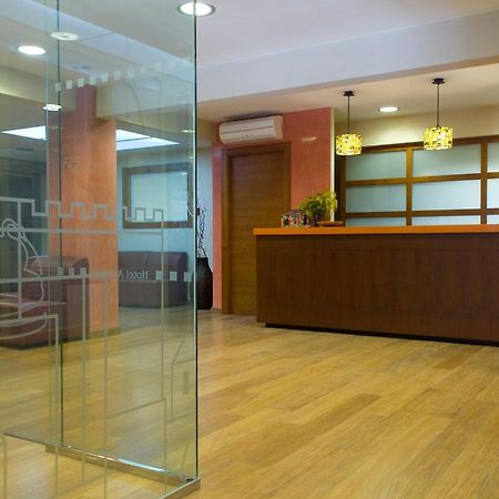 Hotel Avenida Requena Exterior foto