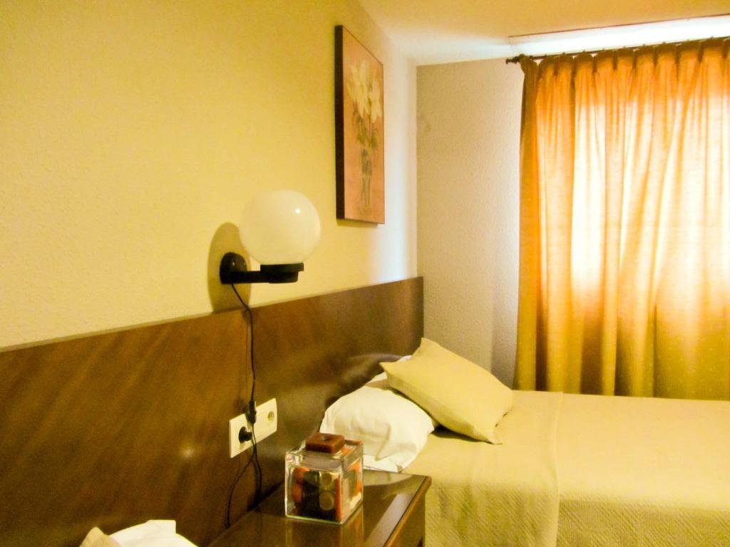 Hotel Avenida Requena Zimmer foto