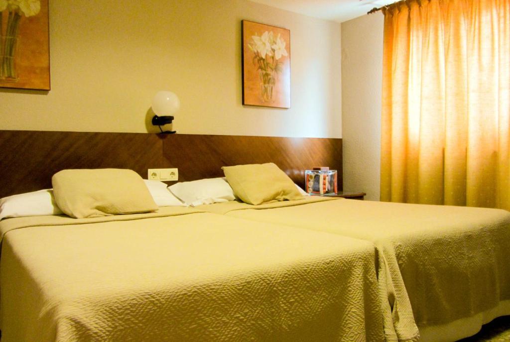 Hotel Avenida Requena Zimmer foto
