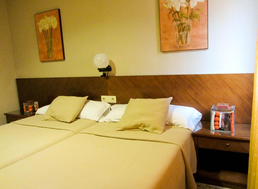 Hotel Avenida Requena Zimmer foto