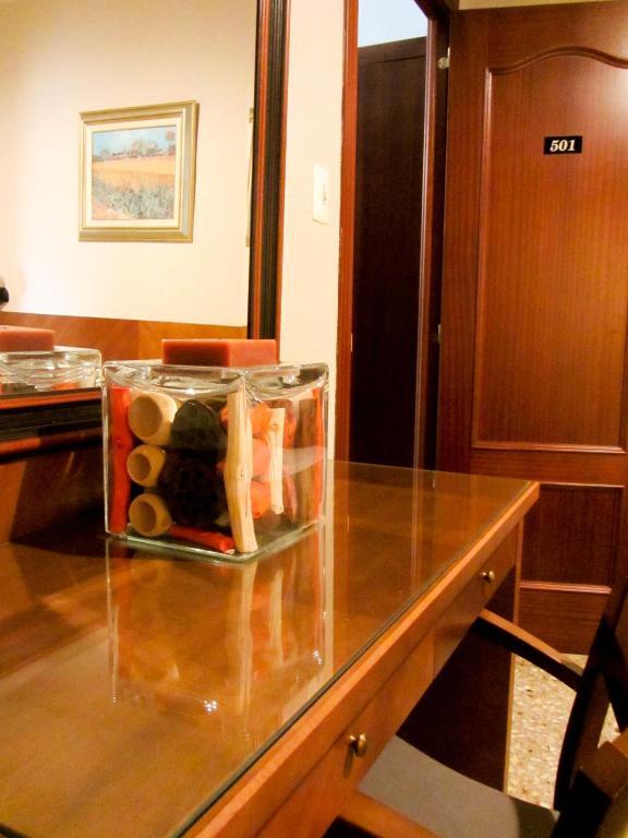 Hotel Avenida Requena Zimmer foto