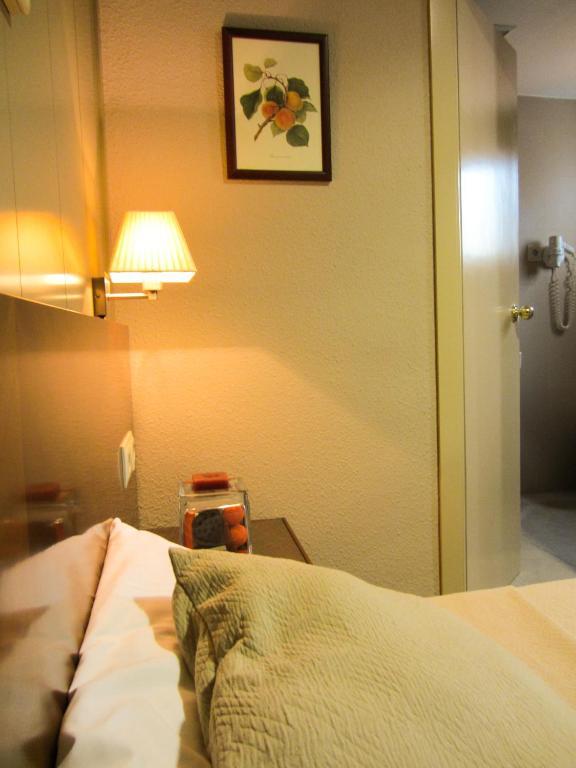 Hotel Avenida Requena Zimmer foto