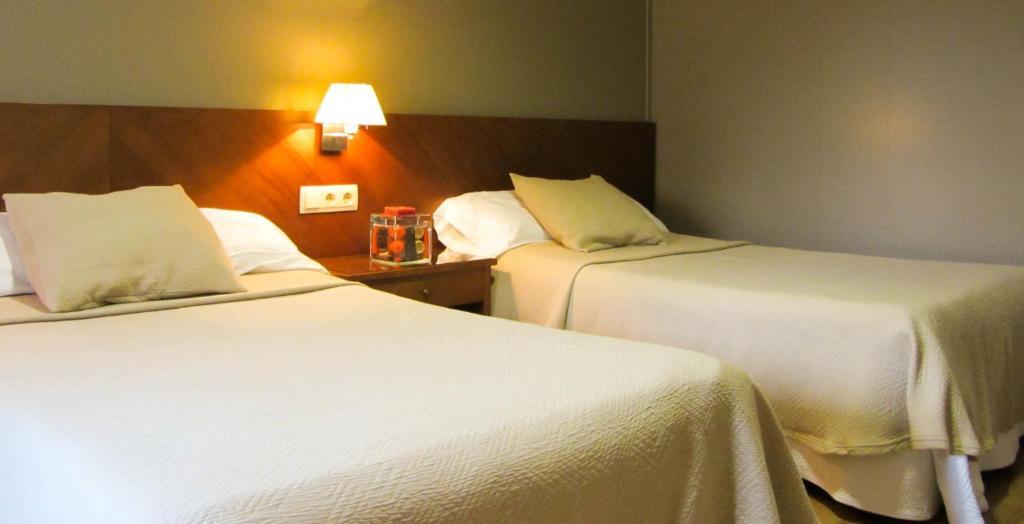 Hotel Avenida Requena Zimmer foto