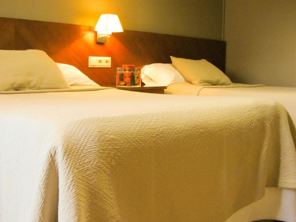 Hotel Avenida Requena Zimmer foto